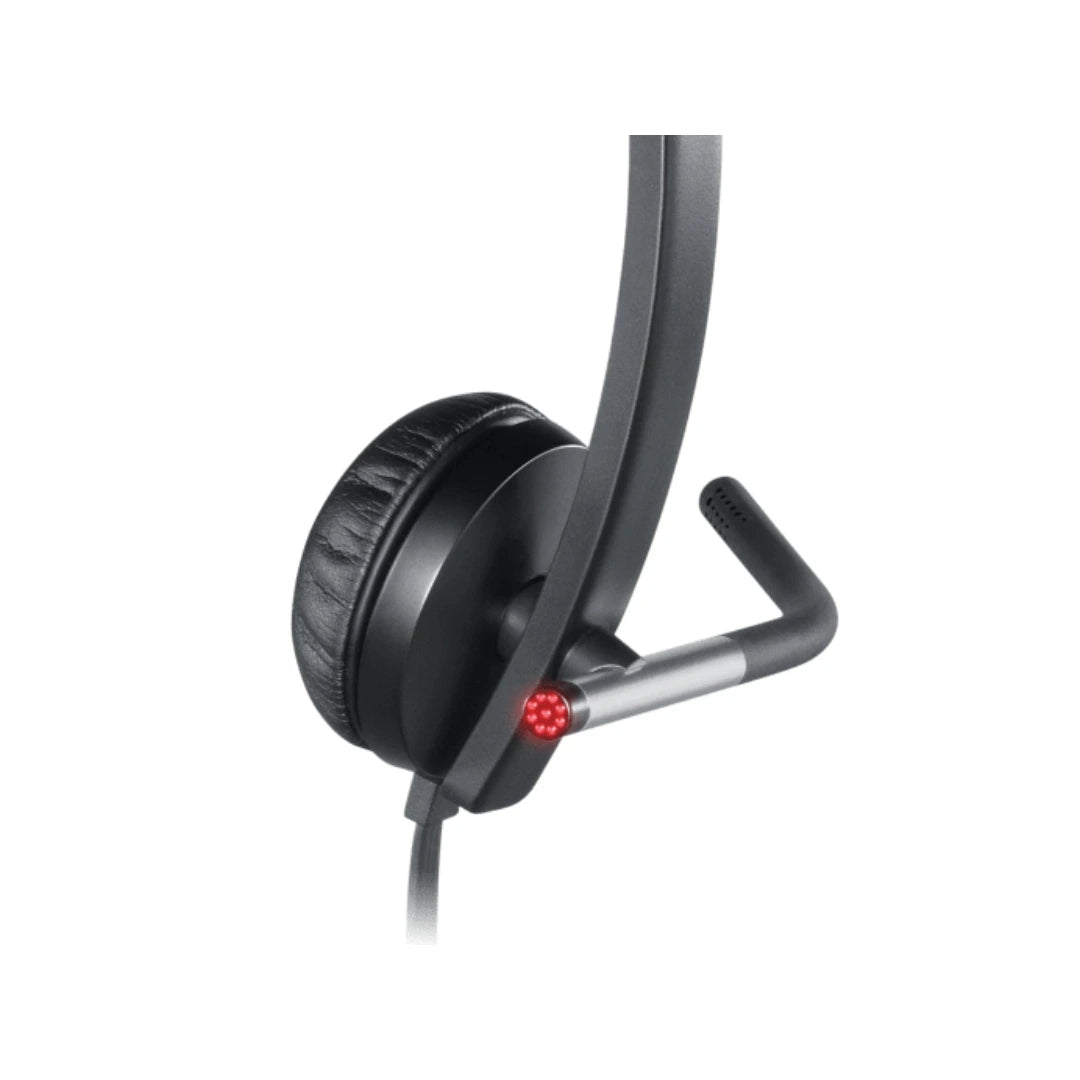Detalle del LED “ocupado en llamada” en los auriculares Logitech H650e 981-000518, ideal para evitar interrupciones en entornos de oficina