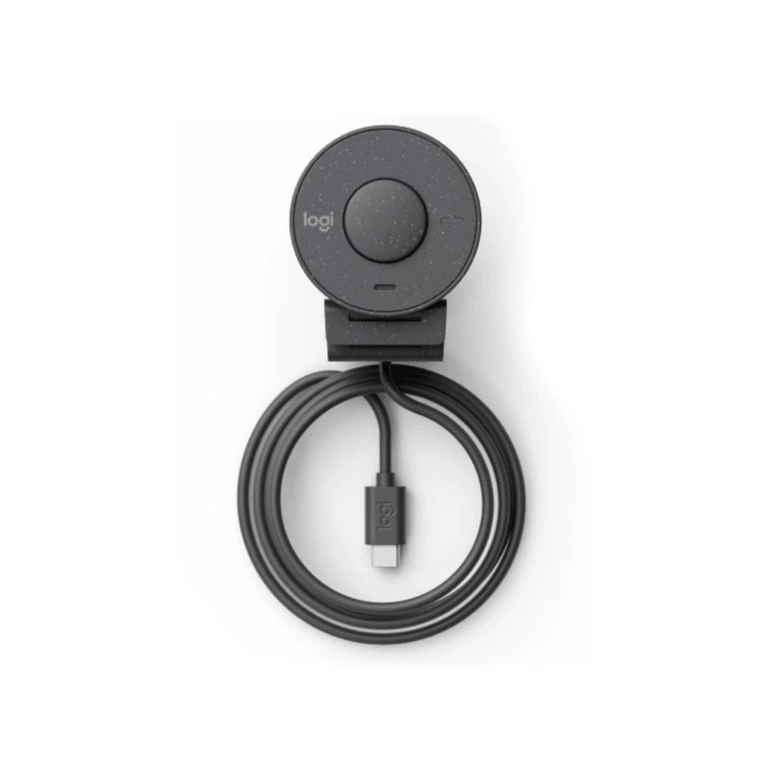Kit Logitech Brio 305 con cable USB-C enrollado para instalación plug and play en estaciones de videollamada y oficina