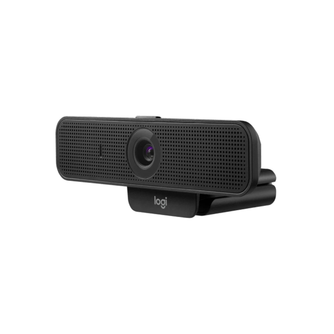 Vista 3/4 de la webcam Logitech C925e con lente y enfoque automático para imagen nítida en reuniones online