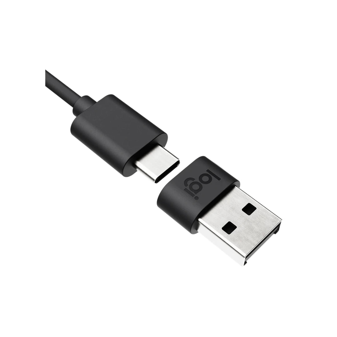 Adaptador USB-C a USB-A incluido con Logitech Zone Wired para compatibilidad plug and play en laptops y PCs