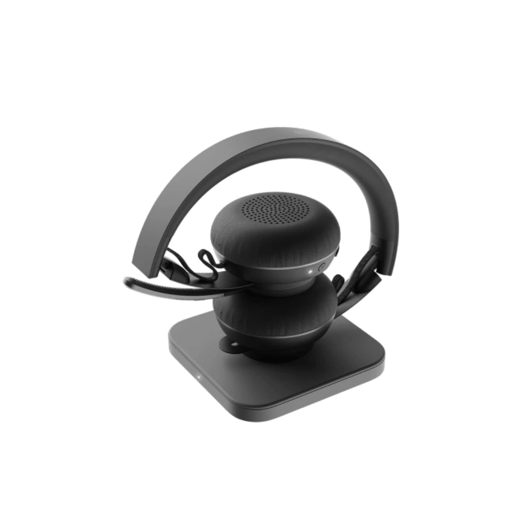 Logitech Zone Wireless 981-000913 en base de carga inalámbrica Qi para mantener el headset siempre listo para reuniones y jornadas de oficina