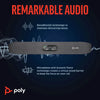 Gráfico de Poly Studio R30 destacando audio mejorado con NoiseBlockAI y tecnología Acoustic Fence para reducir ruidos y mantener la voz clara en videoconferencias de salas pequeñas.