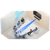Q-SYS RoomSuite con encuadre inteligente por hablante activo en una sala de reuniones
